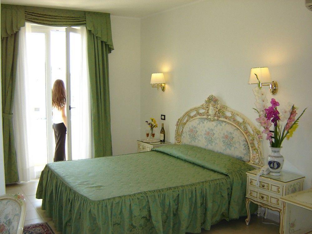 Hotel Royal 博萨 客房 照片