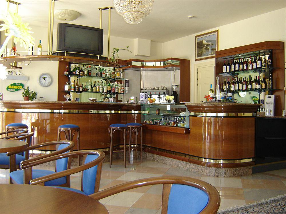 Hotel Royal 博萨 餐厅 照片